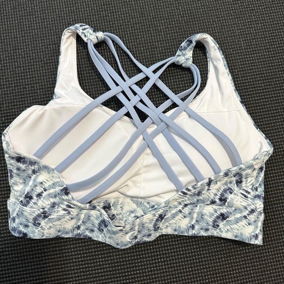 Fabletics matching set. - Picture 2 of 4